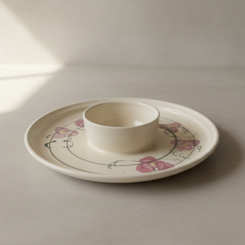 Ceramic plate with floral design