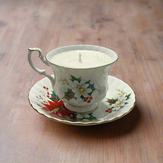 Pointsetta Teacup Candle